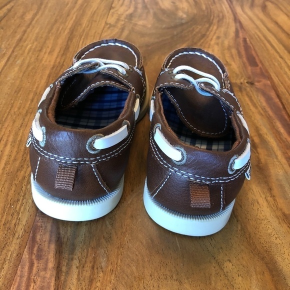 Carter’s Brown Boat Shoes - Picture 4 of 6